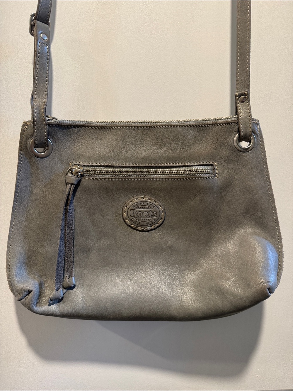 Roots Gray Leather Crossbody Purse with Front Zip Pocket